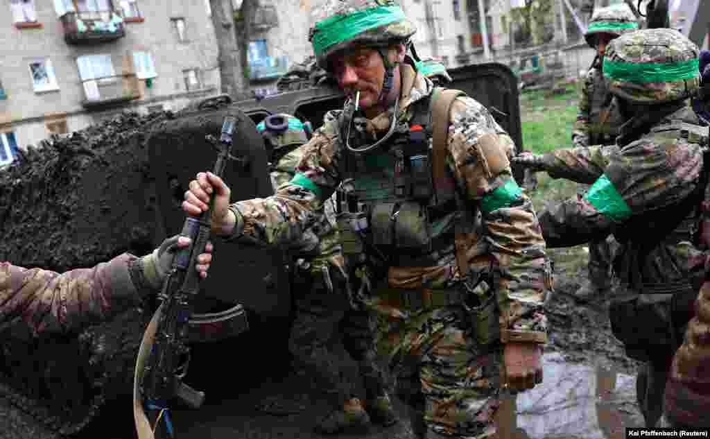 Kako se intenzivne borbe nastavljaju bez prestanka, ukrajinske snage izmještaju svoje vojnike na nepoznatu lokaciju kako bi se mogli odmoriti i oporaviti prije nego što se vrate u borbu.