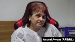 Maria Stanciu administrează o brutărie mică și spune câ vânzările mari vin de la pâinea caldă