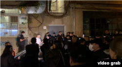 პოლიცია უჩა აბაშიძის სახლთან, 9 მაისი, 2024