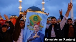 Pristalice turskog predsjednika Erdoana u Istanbulu, Turska, 28. maja 2023.