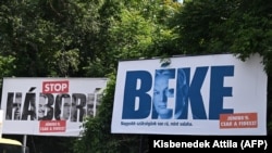 Fidesz-plakátok Szentendrén 2024. június 8-án, egy nappal az EP- és önkormányzati választások előtt