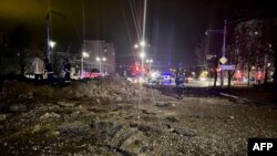 Кратерът, образувал се след експлозията на пуснатия от Су-34 боеприпас над Белгород.