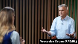 Analistul politic Igor Boțan, în studioul Europei Libere.