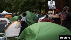 Protestni kamp u Univerzitetskom dvorištu u znak podrške Palestincima u Gazi, na Univerzitetu George Washington u Washingtonu, SAD, 25. aprila 2024.