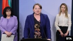 Преговорният екип на ГЕРБ в състав Теменужка Петкова, Деница Сачева и Рая Назарян (от ляво надясно), 17 юни 2024 г.