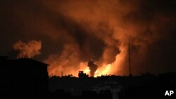 Експлозии, причинени от израелски въздушни удари в северната част на Ивицата Газа, 27 октомври 2023 г.