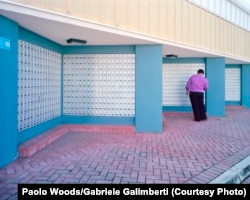 Na Kajmanskim ostrvima ima dvostruko više kompanija nego ljudi. Mnoge od tih kompanija imaju poštanski sandučić, ali ne i ured.