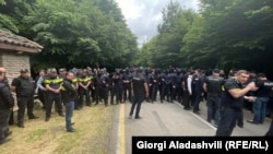 სპეცდანიშნულების რაზმის წევრების "ცოცხალი კედელი" სასტუმრო "ყვარლის ტბასთან;" 20 მაისი, 2023 წელი