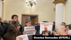 პროტესტი პარლამენტში „უცხოეთის გავლენის აგენტებზე“ კანონპროექტის განხილვისას. 2 მარტი