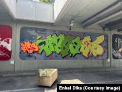 Një mural në Shkup.