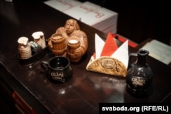 Asztali fűszerek a varsói Budzma étteremben