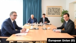 Poslednja runda dijaloga na visokom nivou održana je u septembru 2023. godine: Predsednik Srbije Aleksandar Vučić (prvi sleva), zvaničnici EU Žozep Borelj, Miroslav Lajčak i premijer Kosova Aljbin Kurti (krajnje desno) u Briselu, 13. septembar 2023. godine