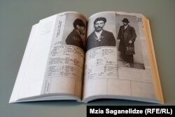 იოსებ სტალინის ფოტოები წიგნიდან „საქართველო სტალინის წინააღმდეგ“.