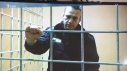 Razzia, mérgezés, magánzárka – Alekszej Navalnij legnagyobb csatái 