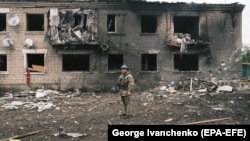 Ukrajinski policajac u gradu Vovočansk u Harkivoskoj oblasti, 13. maj 2024.