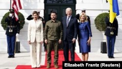 Бајден и Зеленски со сопругите пред Белата куќа, Вашингтон, 21 септември.