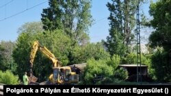 A MÁV-ot a jelek szerint nem zavarja a tiltott munkavégzés