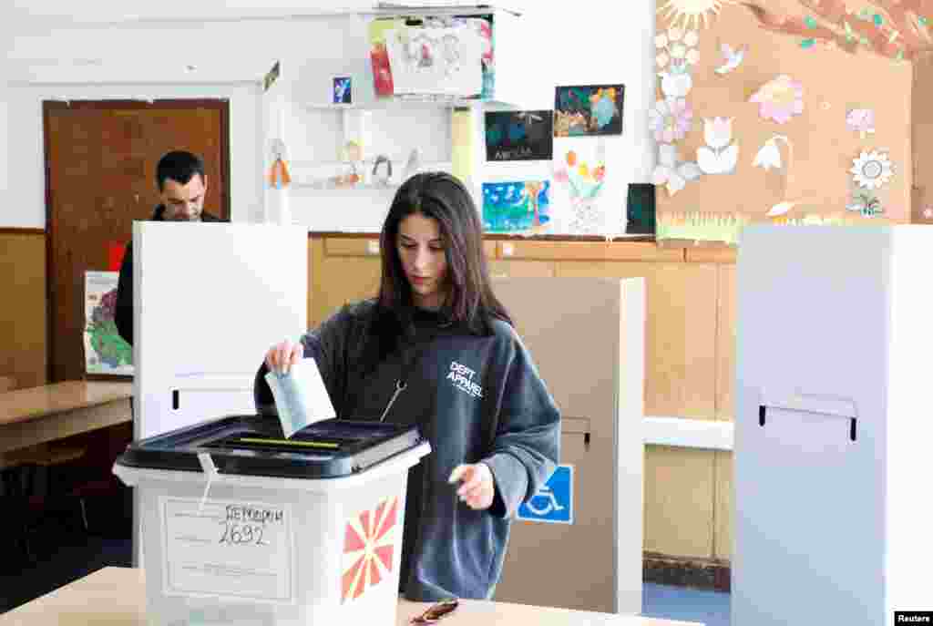 Во изборната трка има седум кандидати, а за победа во првиот круг е потребно кандидатот да освои гласови на повеќе од половината од вкупниот број регистрирани гласачи.