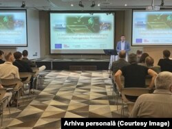 Nicolae Spalatu la o conferință în cadrul proiectului pe care îl coordonează, Renew PV, prin care lucrează la inovație în energia fotovoltaică.