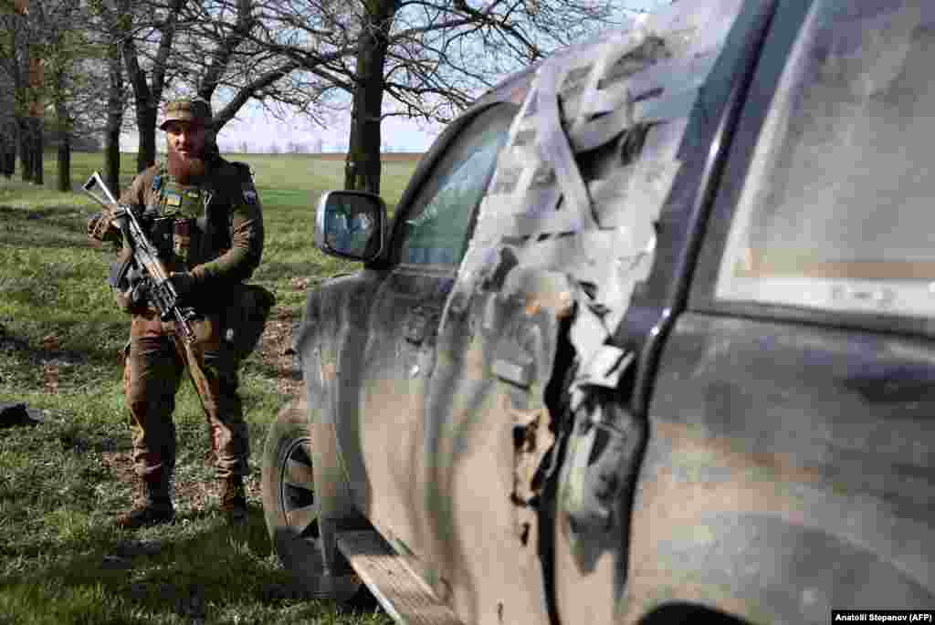 &bdquo;În prezent, inamicul și-a intensificat loviturile cu ajutorul artileriei grele și numărul de atacuri aeriene, transformând orașul în ruine&quot;, a declarat generalul Oleksandr Sirskii într-un comunicat.