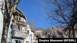 Последствия попадания ракеты комплекса С-300 по жилому дому, архивное фото