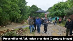 Аслан Бжания посетил Гагру и Пицунду, как только вода спала