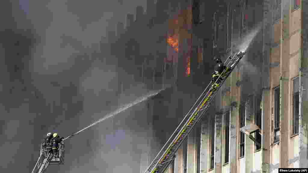 Az X&ndash;59-es rakéta délután csapódott be a többszintes ipari épületbe. &bdquo;Az épületben termelési létesítmények és irodák találhatók. Ez terrorcselekmény, mert olyan időpontban hajtották végre, amikor az emberek túlnyomó többsége dolgozik&rdquo; &ndash; mondta Volodimir Timosko, a regionális rendőrség vezetője