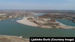 Eksploatacija šljunka u selu Popovi kod Bijeljine.