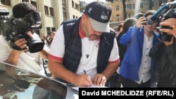 აქცია პარლამენტის უკან