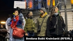 Transparent na protestu ispred sedišta Republičke izborne komisije, 19. decembar 2023.