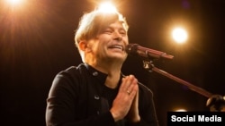 Igor Bortnik (Liova) este solistul formației rock Bi-2. În mai 2023 a fost declarat „agent străin” de Ministerul rus al Justiției.