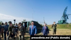 ტაქტიკური წვრთნები «Cer Senin 2020». ცენტრში გენშტაბის ყოფილი უფროსი, გენერალი იგორ გორგანი. მისგან მარჯვნივ მოლდოვის მაშინდელი პრეზიდენტი იგორ დოდონი