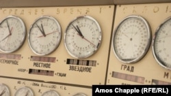 Циферблати на пулт за управление на телескопа