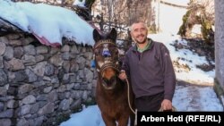 Sadet Aliaj, banor i Borjes në Shqipëri.