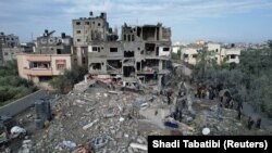 Израелски удари по къщи в лагера Магази в централната част на Ивицата Газа, 25 декември 2023 г. 