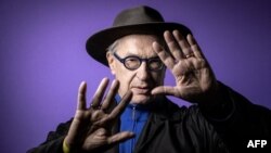 "Превърнах се от създател на образи в разказвач на истории. Само историята може да предаде значение и морал на един образ", казва режисьорът Вим Вендерс.