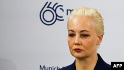 იულია ნავალნაია მიუნხენის უსაფრთხოების კონფერენციაზე. 16 თებერვალი, 2024 წელი. კრემლის ოპონენტის ქვრივმა მიიღო "პირველი და ერთადერთი" ოფიციალური დოკუმენტი ქმრის გარდაცვალების მიზეზისა და გარემოებების შესახებ.