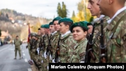 Conform Alianței Nord Atlantice (NATO), Armata României are 76.000 de angajați. Sistemul se confruntă cu mii de plecări anual.