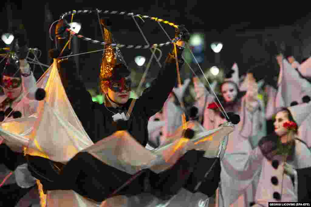 Ovaj karneval jedan je od najznačajnijih običaja i tradicije te vrste u ovoj zemlji. Ove godine procjenjuje se da će učestvovati oko 1.500 maskiranih ljudi, sa učesnicima čak iz Turske, Srbije i Grčke.