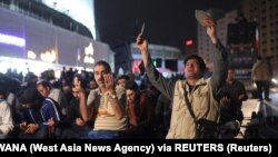 Vernici se mole za dobrobit Raisija nakon vesti o mogućem padu helikoptera u kome je bio, Teheran, 19. maj 2024.