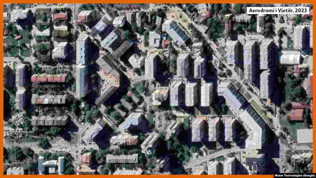 Komuna e Aerodromit është ndër vendet e Shkupit ku janë ndërtuar më së shumti ndërtesa gjatë dy dekadave të fundit. Qytetarët kanë humbur, po ashtu, betejën për ndërtesën nëntëkatëshe pranë &ldquo;Shtëpisë së Nënës&rdquo;. Aktivistët nga organizata &ldquo;Duam që Aerodromi të frymojë&rdquo; kanë thënë se aty ku Organizata e Brendshme Revolucionare Maqedonase - Partia Demokratike për Unitet Kombëtar Maqedonas (VMRO-DPMNE)është ndalur, ka vazhduar Lidhja Socialdemokrate e Maqedonisë (LSDM). Administrata aktuale e Komunës së Aerodromit, e udhëhequr nga Timço Mucunski, nuk ka inspektor ndërtimi.