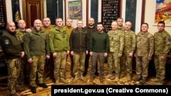 უკრაინის პრეზიდენტი ვოლოდიმირ ზელენსკი უკრაინის შეიარაღებული ძალების ახალ ხელმძღვანელობასთან შეხვედრის შემდეგ. კიევი, 2024 წლის 10 თებერვალი 