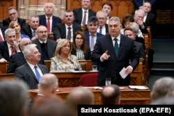 Premierul ungar Viktor Orban vorbește în timpul zilei de deschidere a sesiunii de primăvară a parlamentului, la Budapesta, pe 27 februarie.