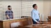 Dilaver Salimov, după gratii, la tribunalul raionului Kirovski, pe 10 aprilie 2024. 