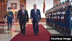 Председатель кабмина Акылбек Жапаров и премьер Госсовета КНР Ли Цян. Октябрь 2023 года. 