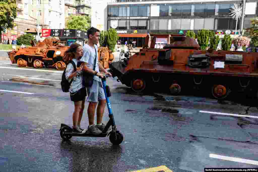 Primarul capitalei, Vitali Kliciko, a interzis toate evenimentele publice de Ziua Drapelului Național - 23 august, și Ziua Independenței - 24 august, din cauza riscului unor atacuri cu rachete rusești.