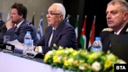 Министърът на отбраната Атанас Запрянов (в средата) и началникът на отбраната адмирал Емил Ефтимов (вдясно) участват в пролетната сесия на Парламентарната асамблея на НАТО, София, 25 Май 2024 г.