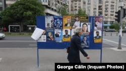 Afișe electorale cu candidați pentru alegerile locale din 9 iunie în București postate în data de 23 mai 2024 în București.