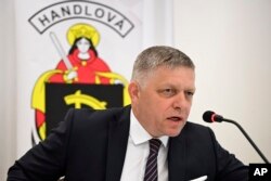 Prim-ministrul slovac, Robert Fico, vorbind la conferința de presă de după ședința de guvern din Handlova, cu câteva zeci de minute înainte de atentat.