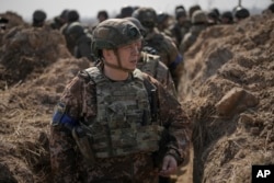 ოლექსანდრ სირსკი კიევის დაცვის ზღუდეებთან. 2022 წლის 29 მარტი